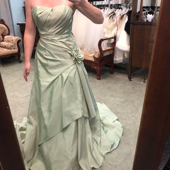Sage Green Wedding Dress, Mother, Prom, Aline Size 4, Flattering Fit! Ruching - Picture 4 of 10